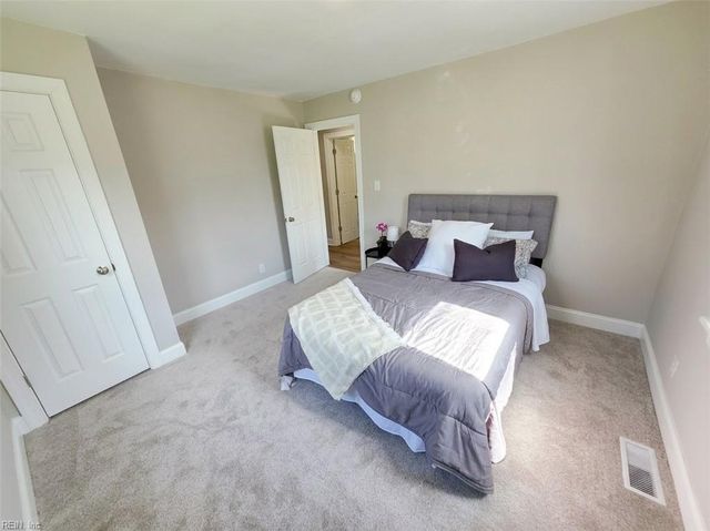 26 S Fairview CIR, Portsmouth, VA 23702