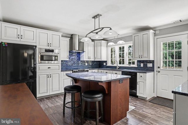 2210 STRATFORD RD, Lancaster, PA 17603
