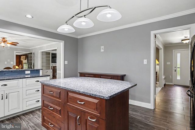 2210 STRATFORD RD, Lancaster, PA 17603