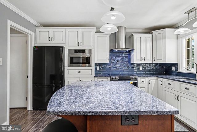2210 STRATFORD RD, Lancaster, PA 17603