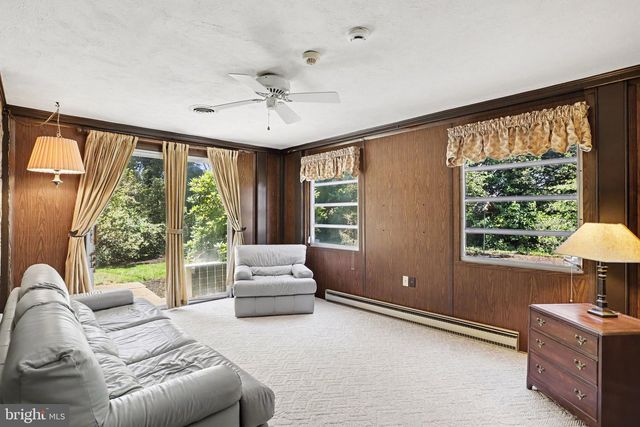 2210 STRATFORD RD, Lancaster, PA 17603