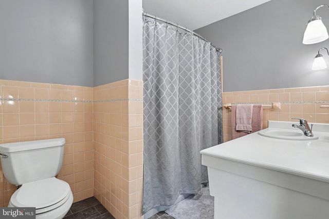 2210 STRATFORD RD, Lancaster, PA 17603