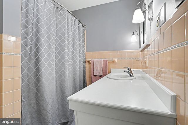 2210 STRATFORD RD, Lancaster, PA 17603