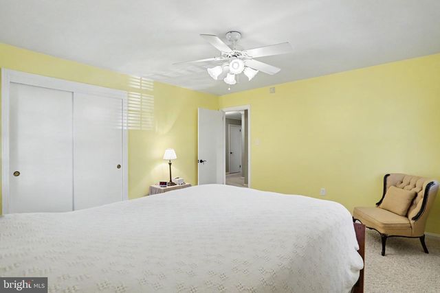 2210 STRATFORD RD, Lancaster, PA 17603