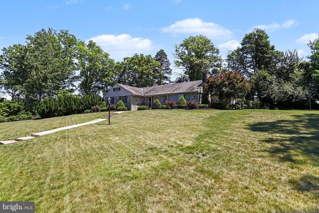 2210 STRATFORD RD, Lancaster, PA 17603