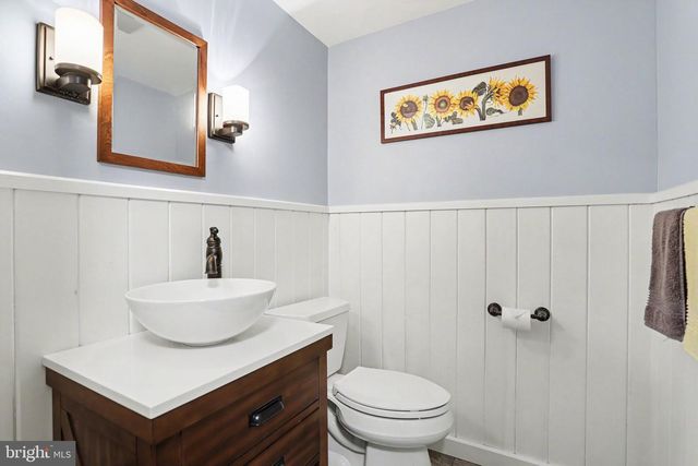 2210 STRATFORD RD, Lancaster, PA 17603