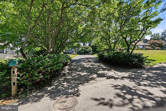2210 STRATFORD RD, Lancaster, PA 17603