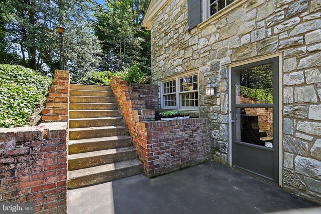 2210 STRATFORD RD, Lancaster, PA 17603