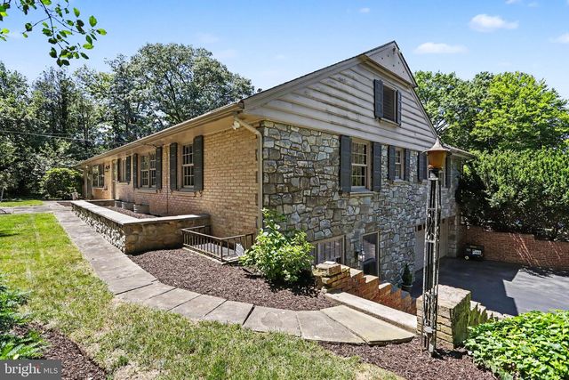 2210 STRATFORD RD, Lancaster, PA 17603