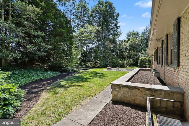 2210 STRATFORD RD, Lancaster, PA 17603