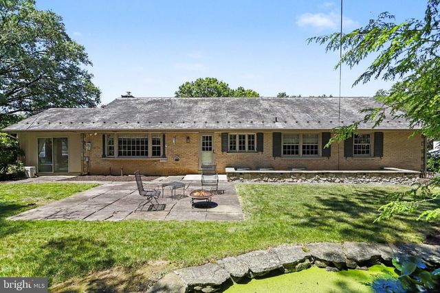 2210 STRATFORD RD, Lancaster, PA 17603