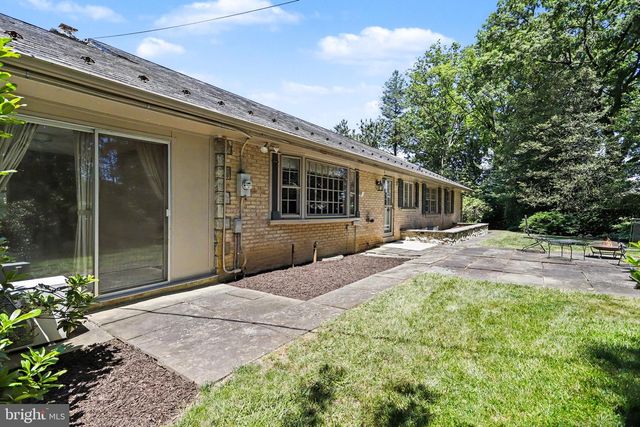 2210 STRATFORD RD, Lancaster, PA 17603