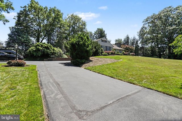 2210 STRATFORD RD, Lancaster, PA 17603