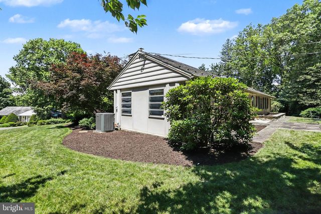 2210 STRATFORD RD, Lancaster, PA 17603