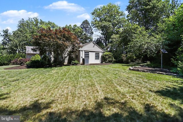 2210 STRATFORD RD, Lancaster, PA 17603