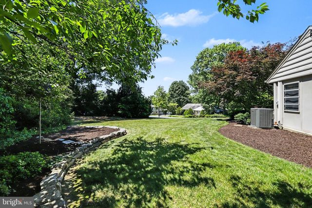 2210 STRATFORD RD, Lancaster, PA 17603