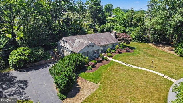 2210 STRATFORD RD, Lancaster, PA 17603