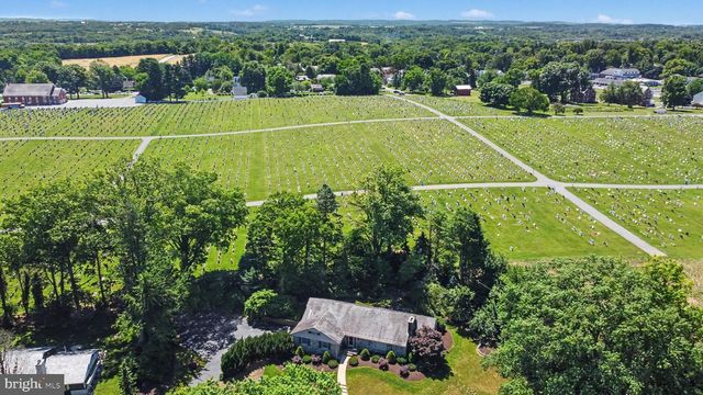 2210 STRATFORD RD, Lancaster, PA 17603