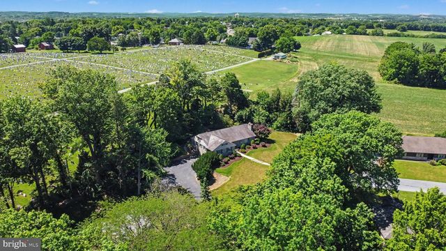2210 STRATFORD RD, Lancaster, PA 17603