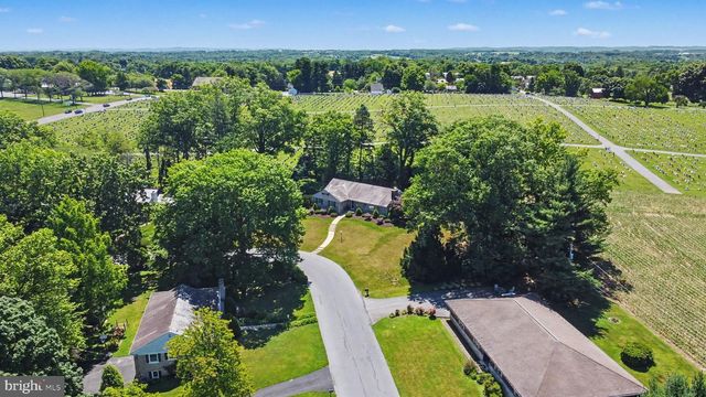 2210 STRATFORD RD, Lancaster, PA 17603