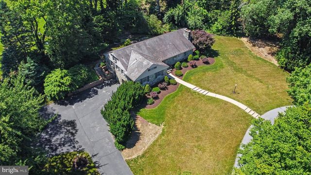 2210 STRATFORD RD, Lancaster, PA 17603
