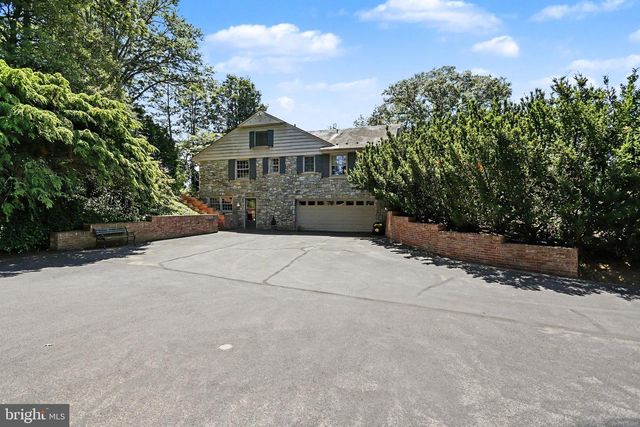 2210 STRATFORD RD, Lancaster, PA 17603