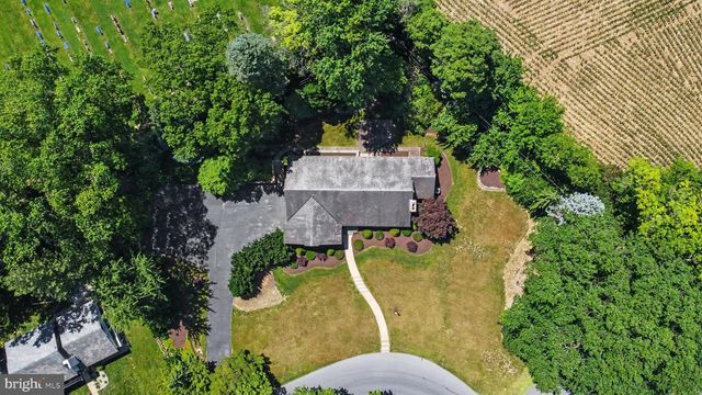 2210 STRATFORD RD, Lancaster, PA 17603