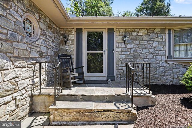 2210 STRATFORD RD, Lancaster, PA 17603