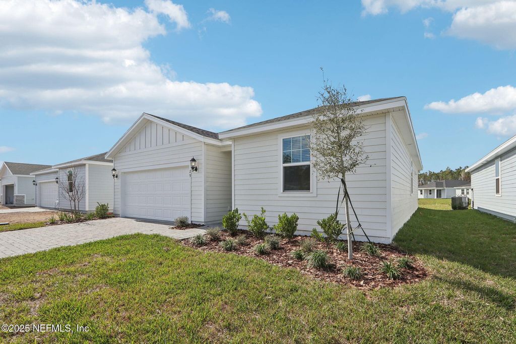 29 ARARAT Drive, Palm Coast, FL 32137
