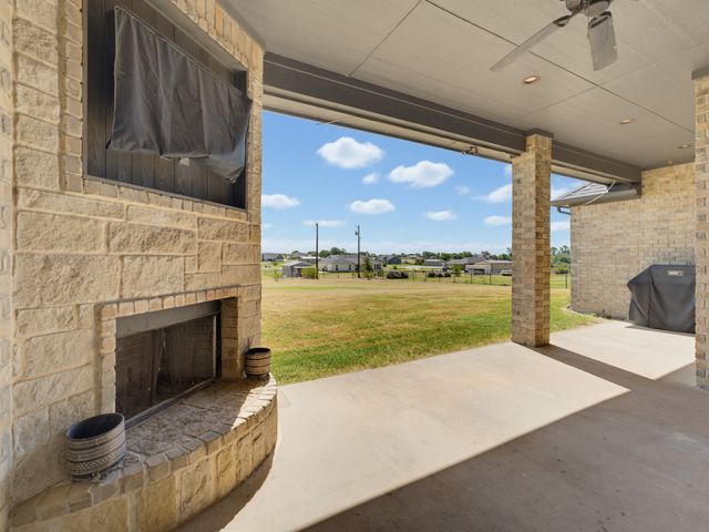 139 Bluff Ridge Court, Paradise, TX 76073