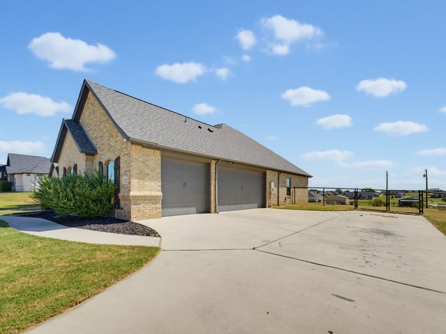 139 Bluff Ridge Court, Paradise, TX 76073