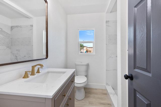 2124 Scenic Dr, Modesto, CA 95355