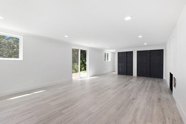 2124 Scenic Dr, Modesto, CA 95355