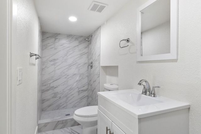 2124 Scenic Dr, Modesto, CA 95355