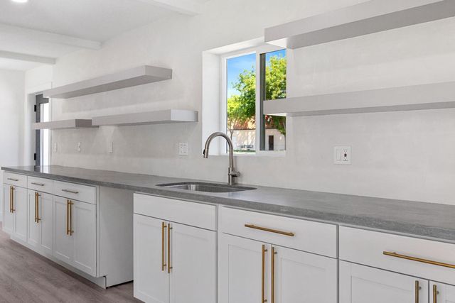 2124 Scenic Dr, Modesto, CA 95355