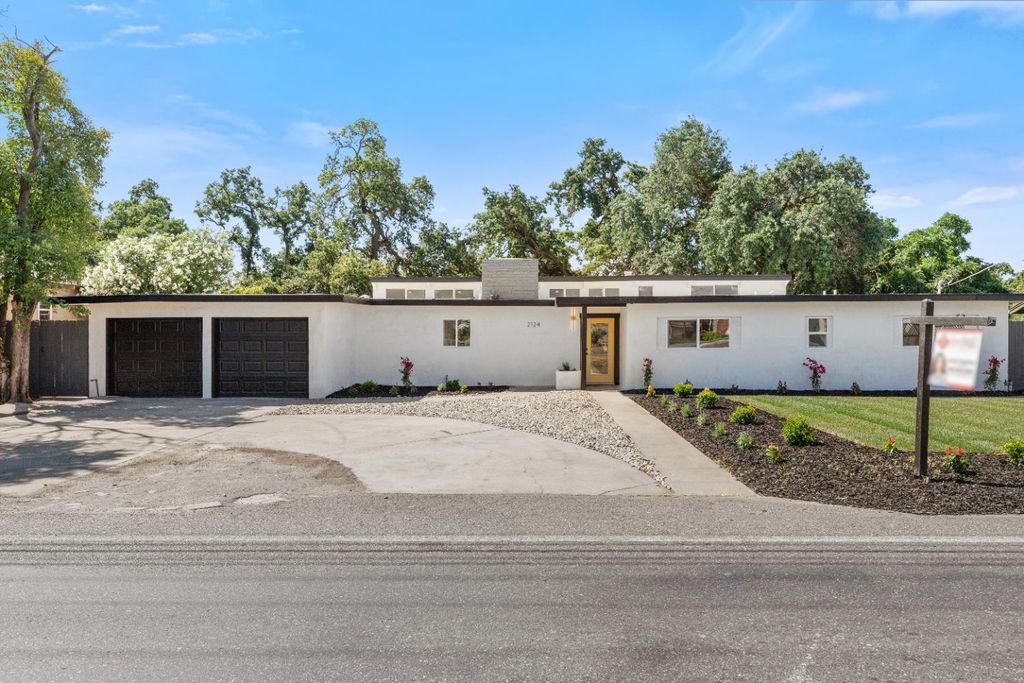 2124 Scenic Dr, Modesto, CA 95355