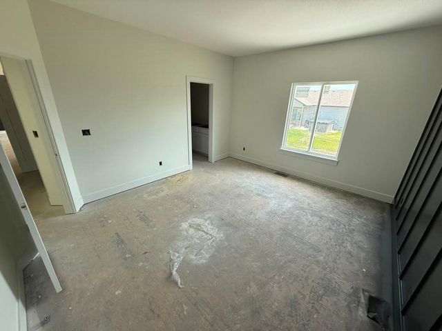 5073 N Toben Dr, Bel Aire, KS 67226
