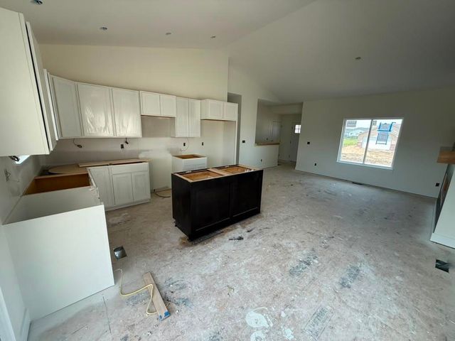 5073 N Toben Dr, Bel Aire, KS 67226