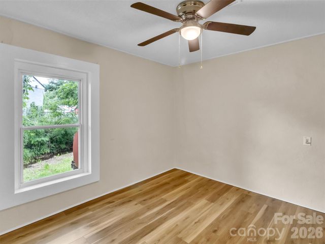 492 Riverbend Street, Waynesville, NC 28786