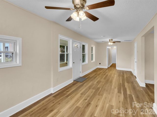 492 Riverbend Street, Waynesville, NC 28786