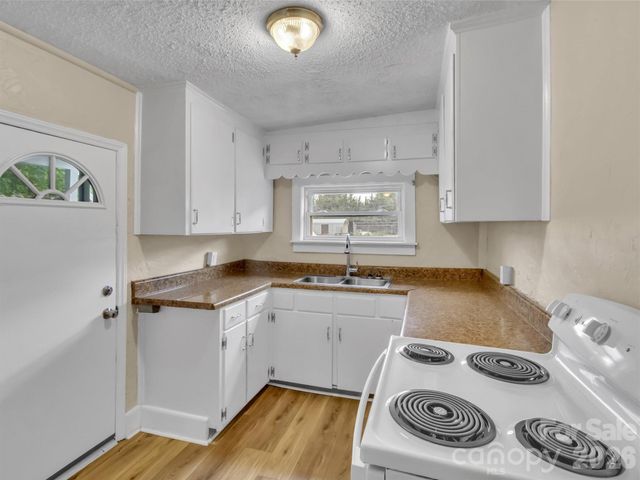 492 Riverbend Street, Waynesville, NC 28786