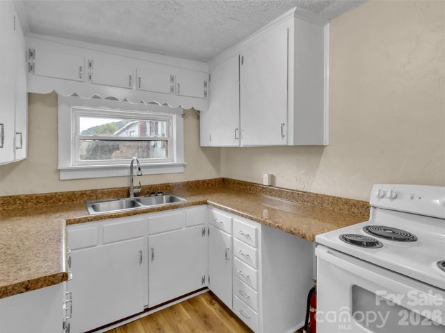 492 Riverbend Street, Waynesville, NC 28786