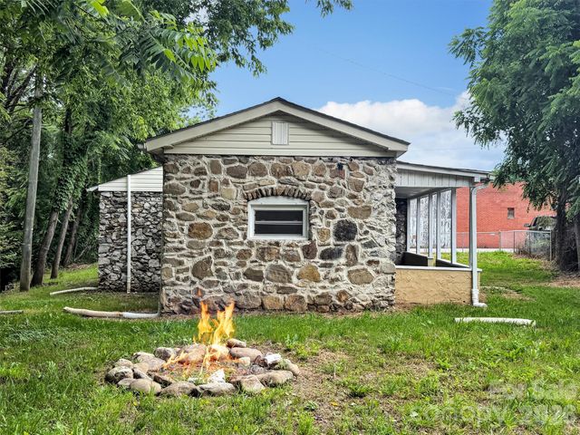 492 Riverbend Street, Waynesville, NC 28786