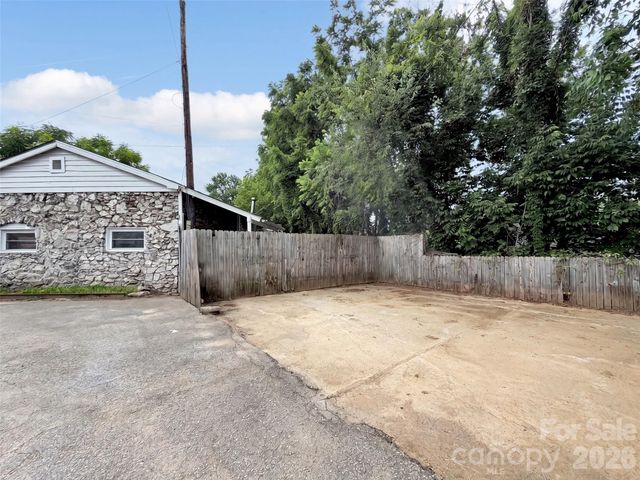 492 Riverbend Street, Waynesville, NC 28786