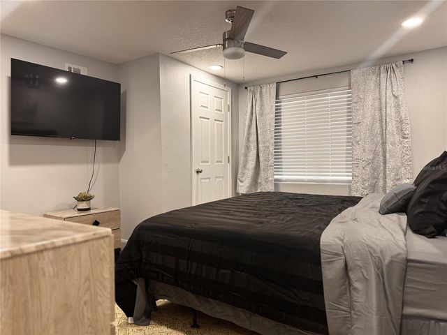 100 E COLEMAN CIRCLE, Sanford, FL 32773