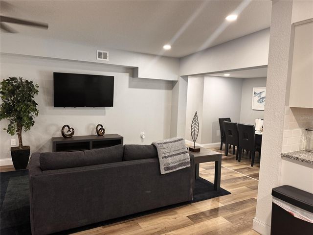 100 E COLEMAN CIRCLE, Sanford, FL 32773