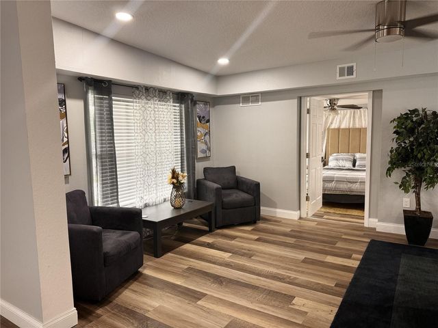 100 E COLEMAN CIRCLE, Sanford, FL 32773