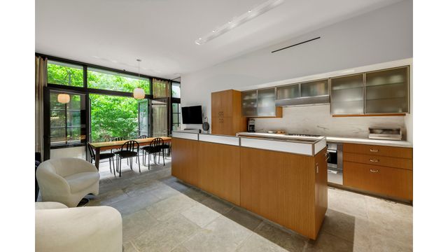 22 E 94TH Street, New York City, NY 10128