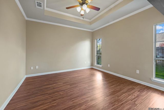 10296 Carter Hills Ave, Denham Springs, LA 70726