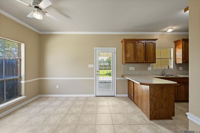 10296 Carter Hills Ave, Denham Springs, LA 70726